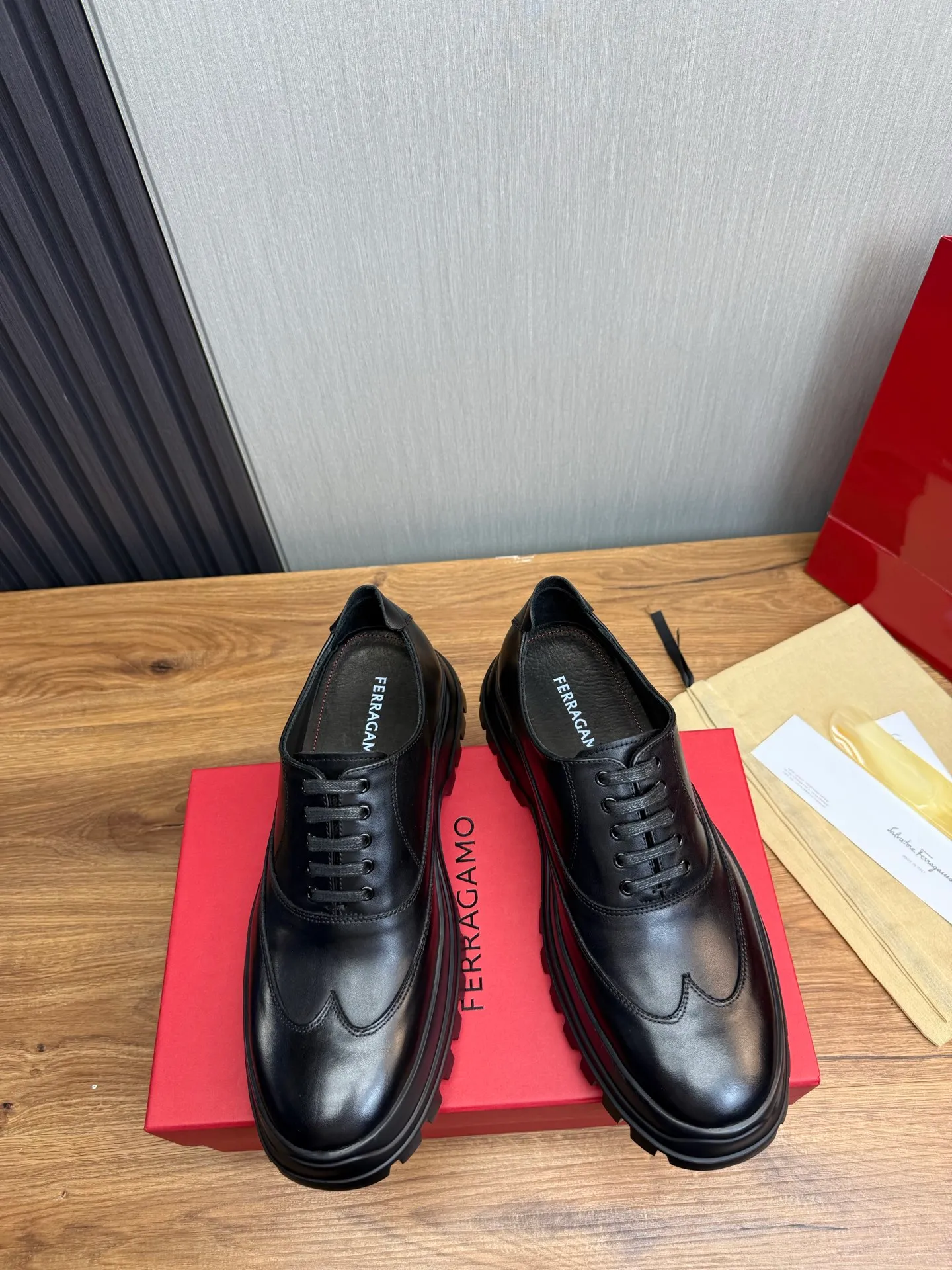 Men's shoes 💰880💰 Ferragamo. [Ferragamo] Men's Loaf leather shoes, the latest hot style, 1:1 original purchase quality, top quality, imported open-edge beaded cowhide leather on the upper, hand-made three-dimensional stitching highlights the round toe design, the inner feet are made of imported cowhide, with original wear-resistant rubber outsole, matching code 39-44, (38, 45 custom-made, non-refundable)